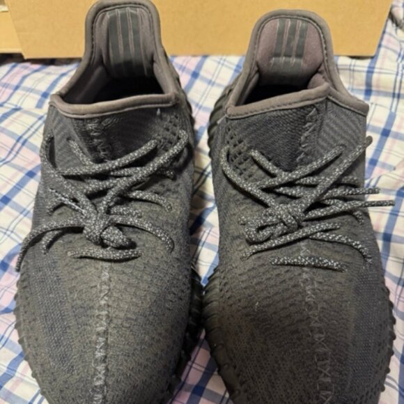 Size 9.5 - adidas Yeezy Boost 350 V2 Low Black Non-Reflective - Picture 1 of 12